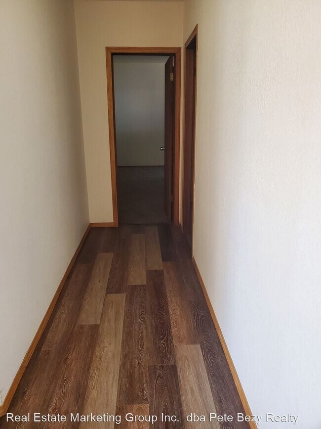 Building Photo - 3 br, 1 bath House - 240 Haight Rd