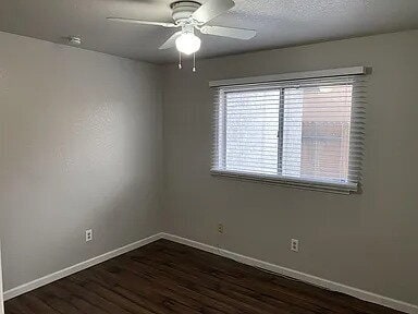 Building Photo - 3 BEDROOM 2 BATH SINGLE FAMILY   NEW PRICE!  AMENITIES: - NEW PAINT - DISHWASHER - LAUNDRY HOOKUP...