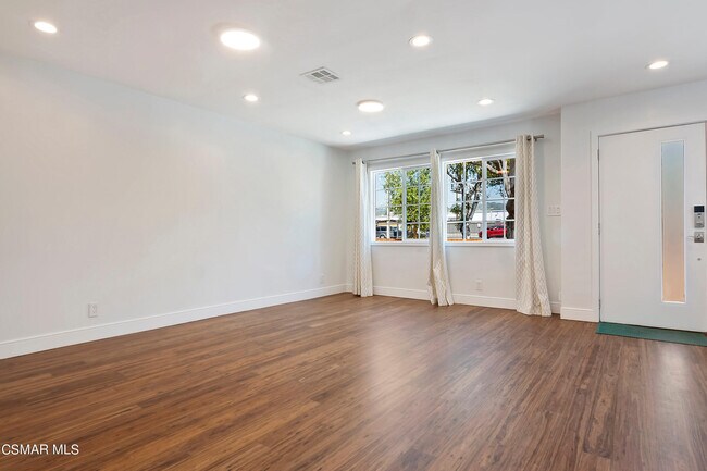 Building Photo - 3142 Casitas Ave