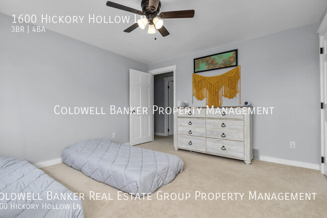 Building Photo - 1600 Hickory Hollow, Menasha