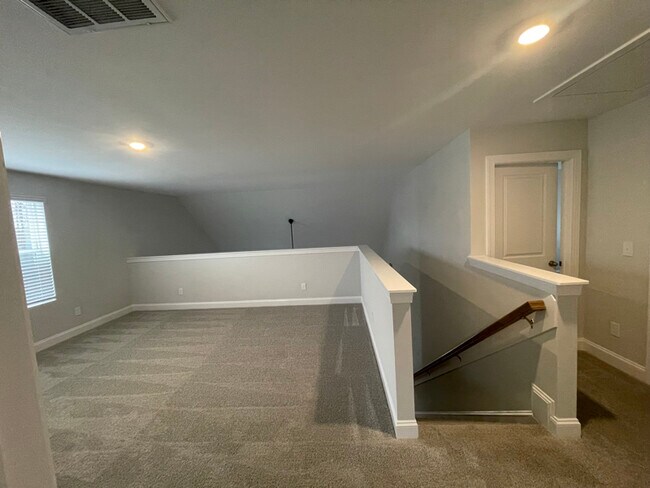 Building Photo - 704 Southerland Peak Dr