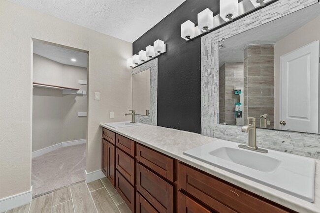 Building Photo - 16026 Beechnut St