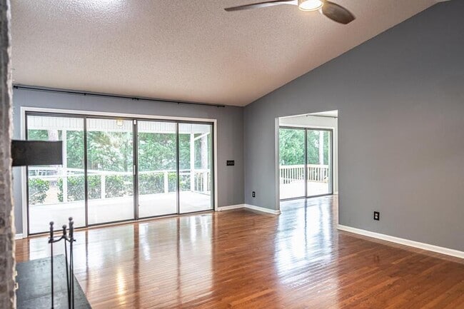 Building Photo - 4 Harness Pl