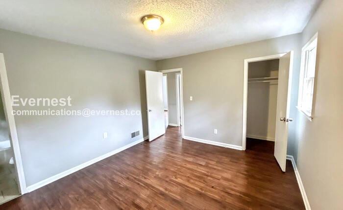 Building Photo - 1437 Highland Dr