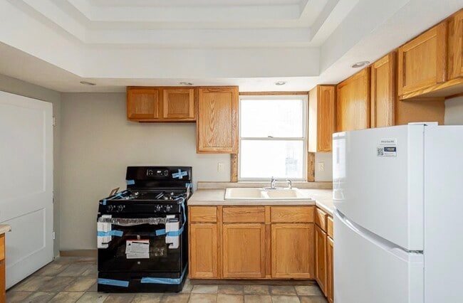 Building Photo - 3725 Leybourn Ave