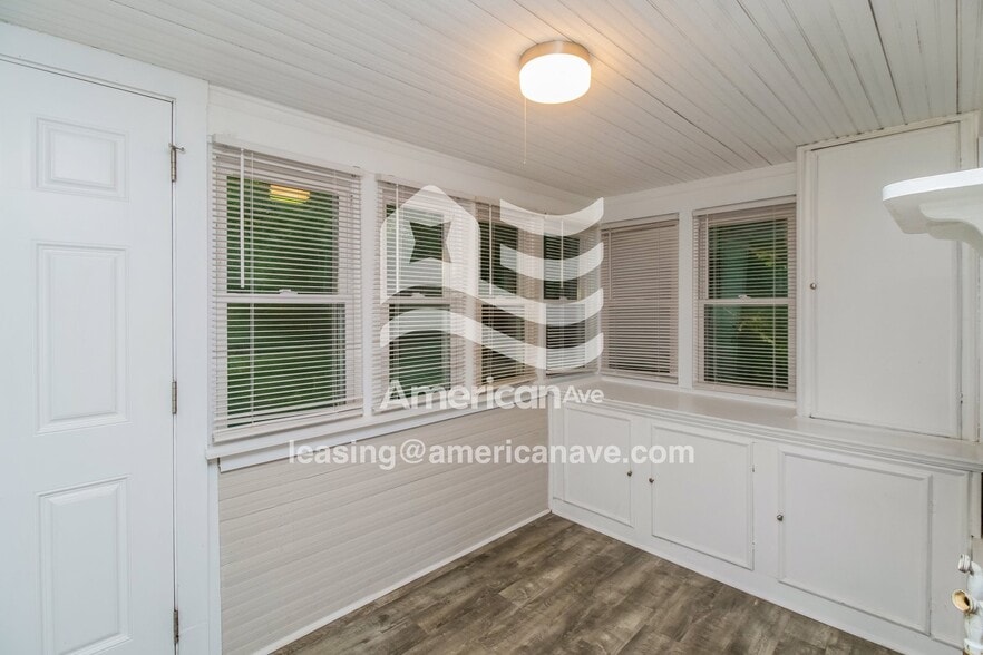 Building Photo - 536 Hickory Ave