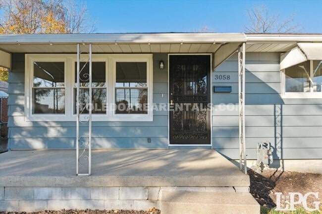 Building Photo - 3058 Nebraska Ave