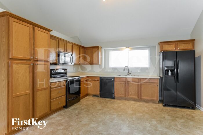 Building Photo - 9301 NE Paw Paw Dr