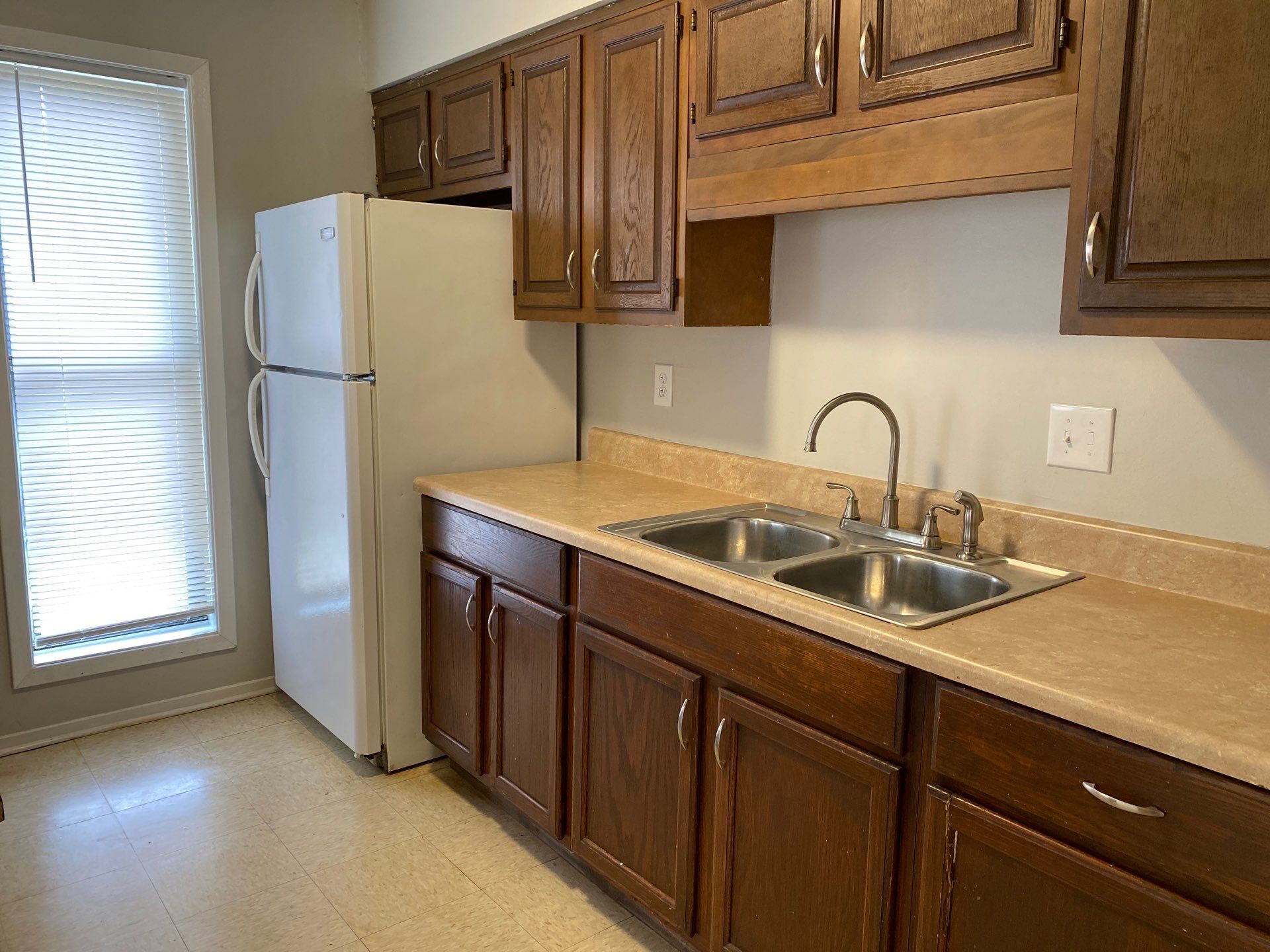Building Photo - 27 Breezewood Cv