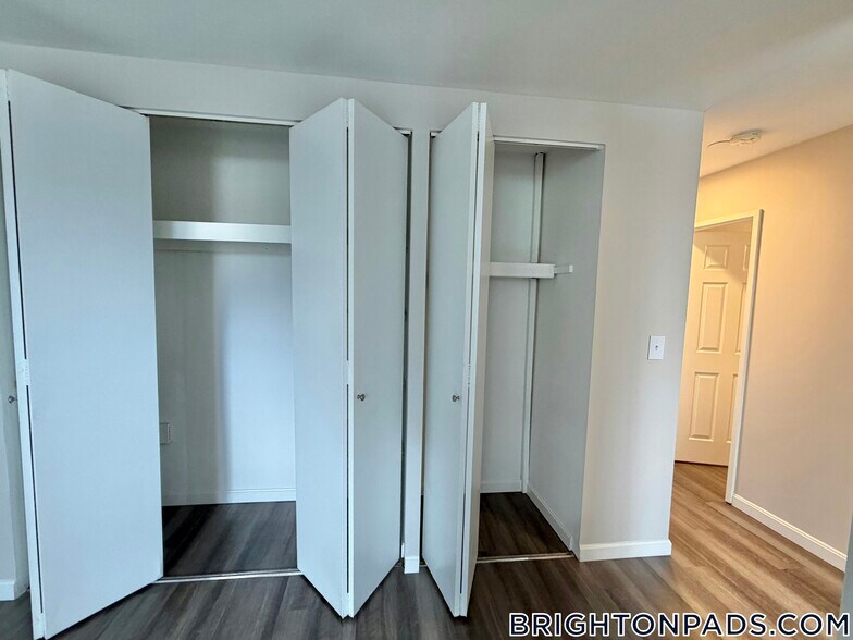 Building Photo - 9 Bronsdon St