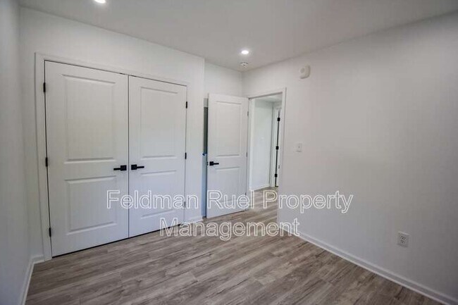 Building Photo - 5305 Dana Pl NW