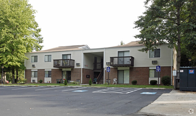 Building Photo - Village Green Apartments