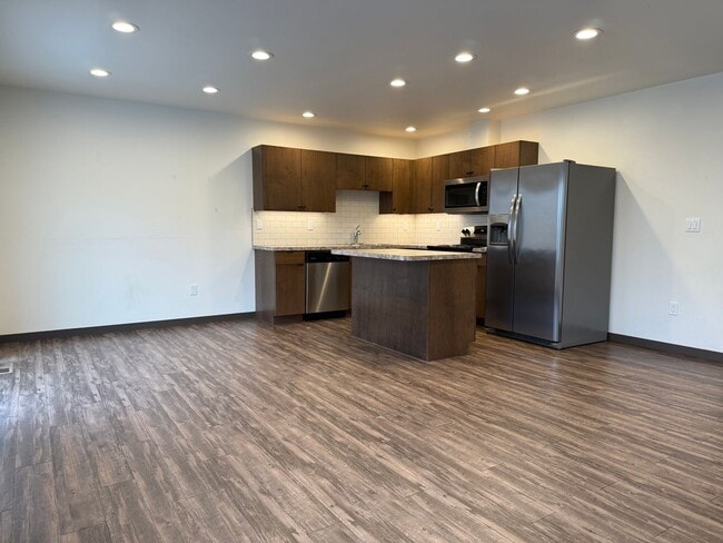 Building Photo - Stunning 4 Bedroom Townhome - $500 SPECIAL MOVE IN CREDIT