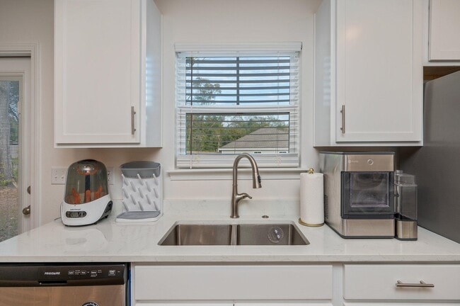 Building Photo - 691 S 11th St