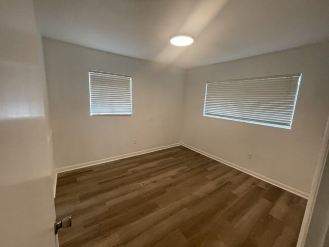 Building Photo - Close to Campus - Sub-Lease