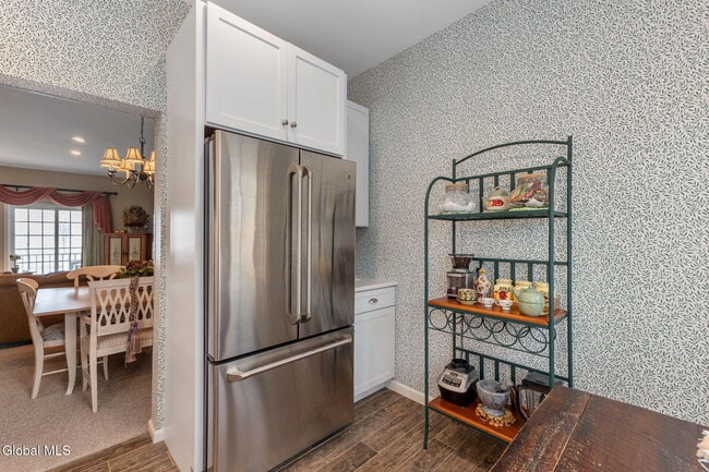 Building Photo - 158 Kaydeross Park Rd