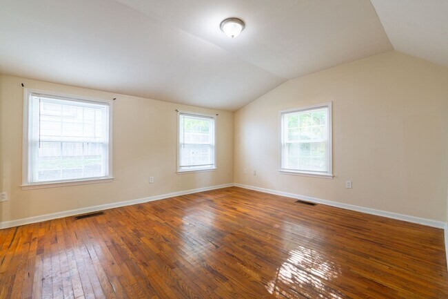 Building Photo - 4-Bedroom Rental in Prime Hapeville Location