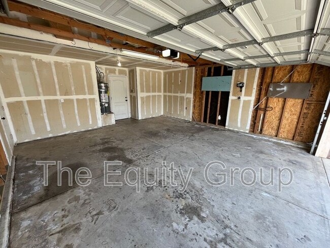 Building Photo - 1615 W Median Ave