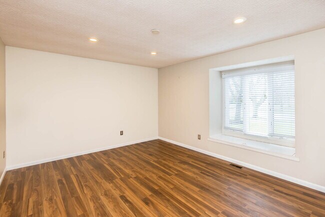 Building Photo - 5334 Tara Hill Dr