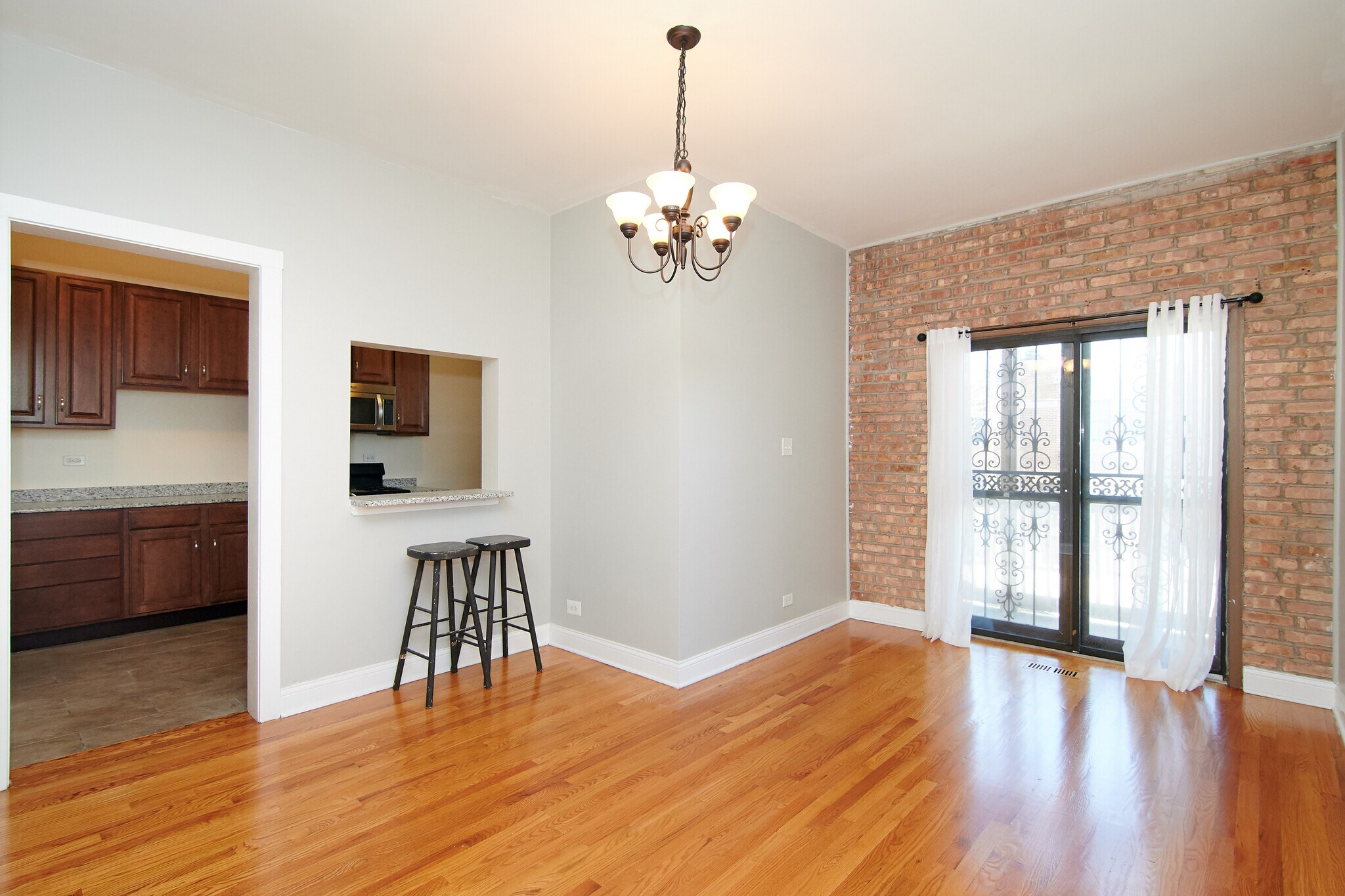 dining room - 5121 S Ingleside Ave