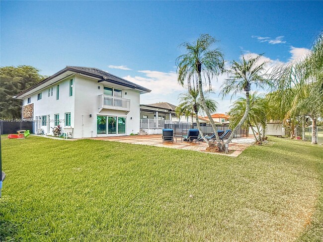 Building Photo - 9641 W Calusa Club Dr