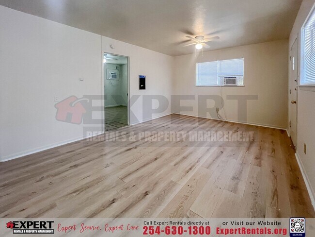 Building Photo - 1-Bedroom Home in Historic Killeen with New Flooring!!