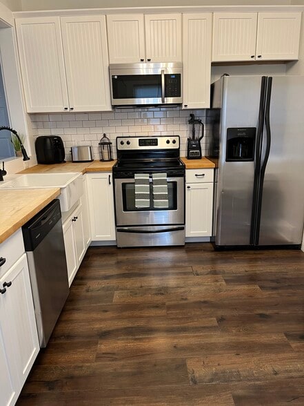 Building Photo - 402 E North St