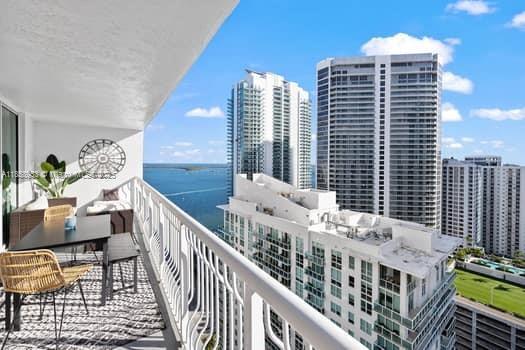 Building Photo - 1200 Brickell Bay Dr