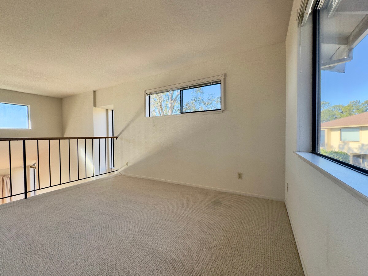 Building Photo - 2221 Pinehurst Way