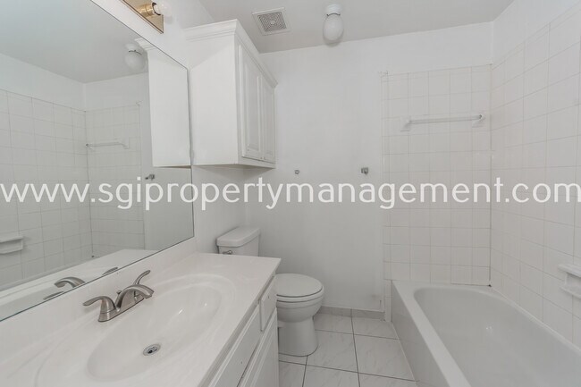 Building Photo - 6001 Pinwood Cir