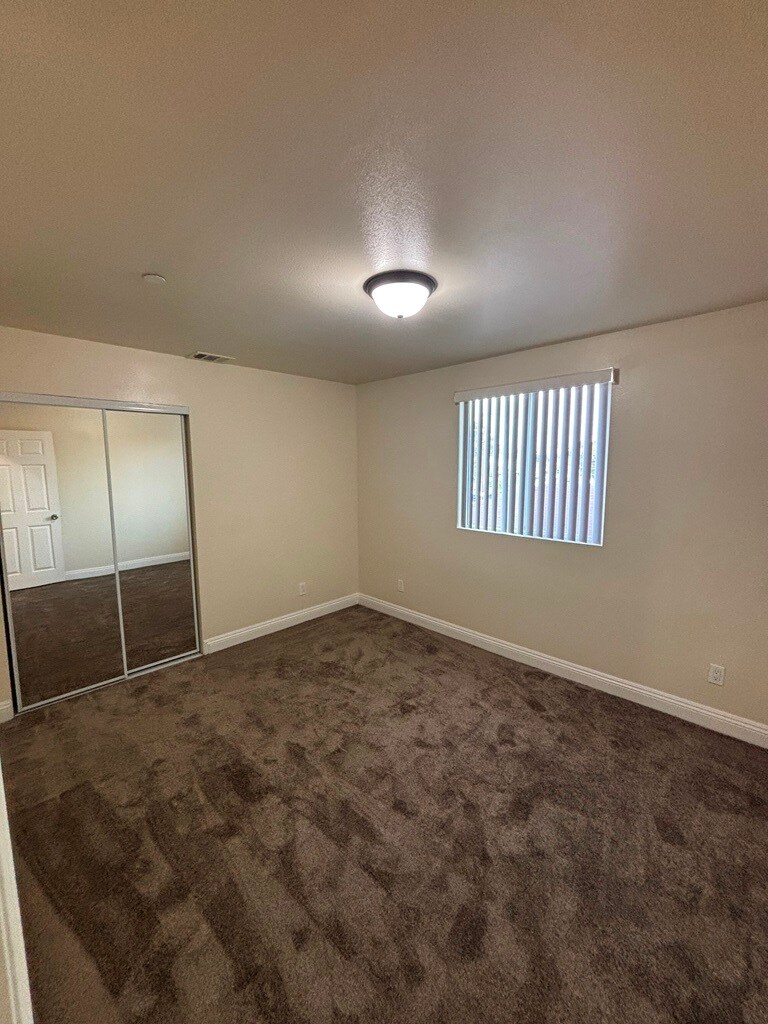 Building Photo - 206 W 105th St