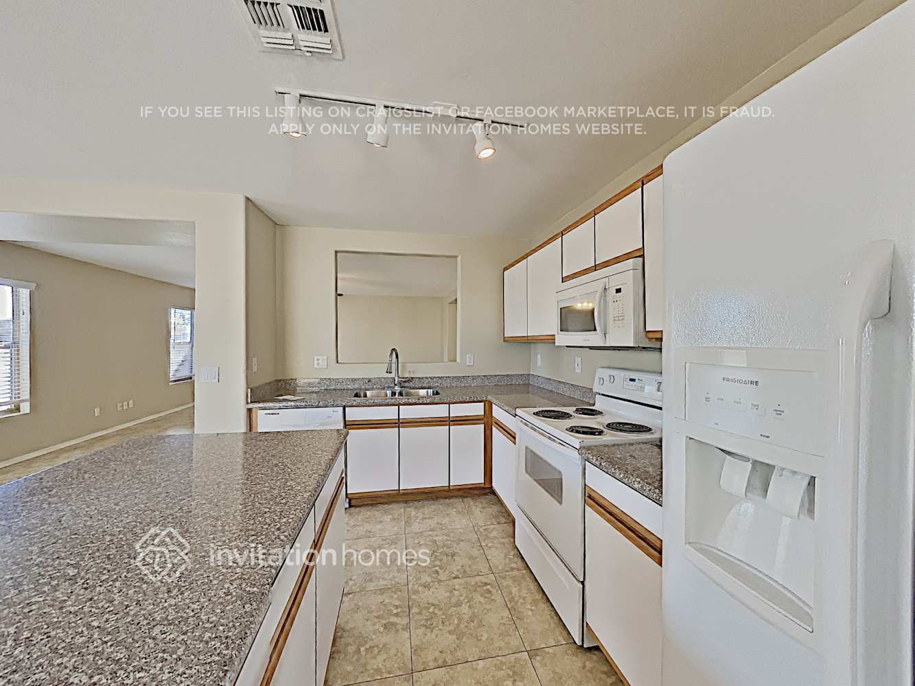 Building Photo - 11360 E Sunland Ave