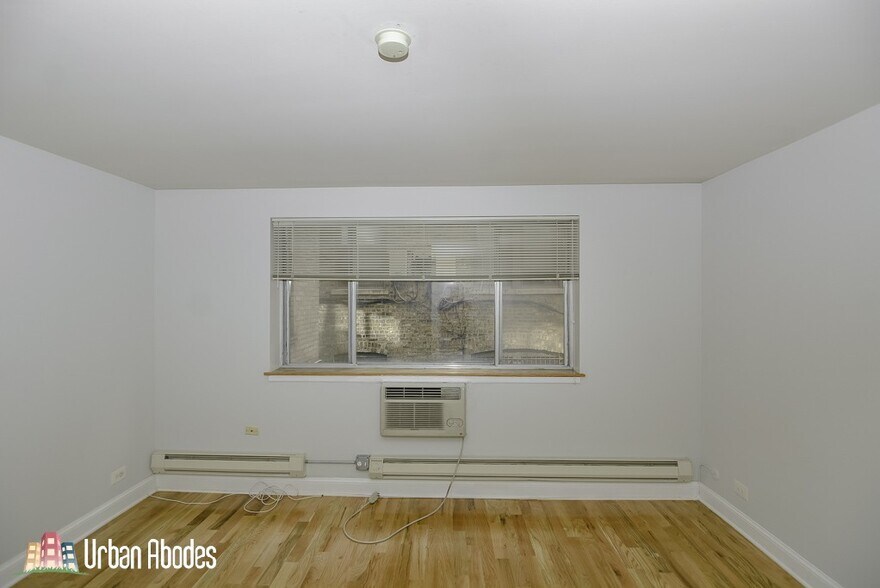 Building Photo - 648 W Wrightwood Ave