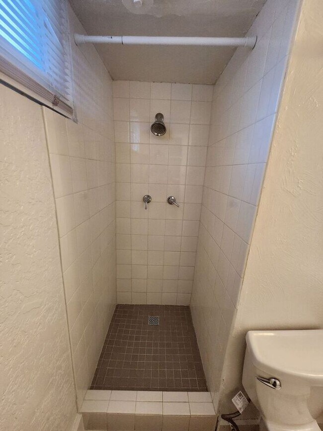 Building Photo - Stylish 2BR w/ LVP Flooring & Fenced Yard on Filmore Street! Move-In Special: First Full Month Free!