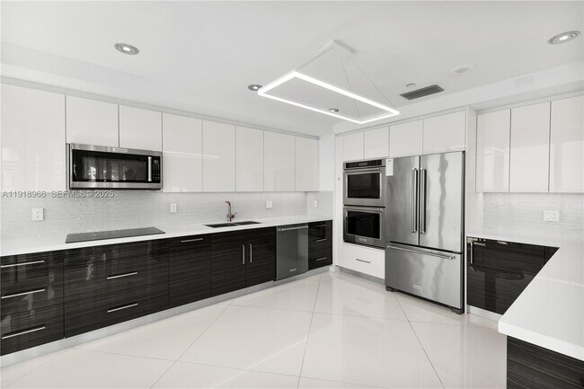 Building Photo - 19955 NE 38th Ct