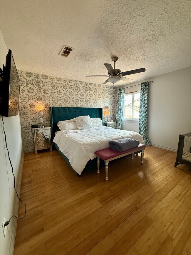 Building Photo - 3222 Freshmeadows Dr