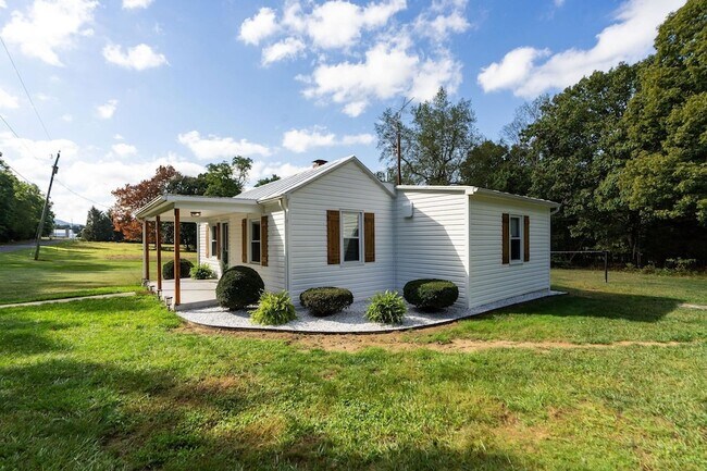 Building Photo - 826 Horsehead Rd