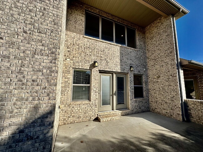 Building Photo - 6613 W Valley View Rd