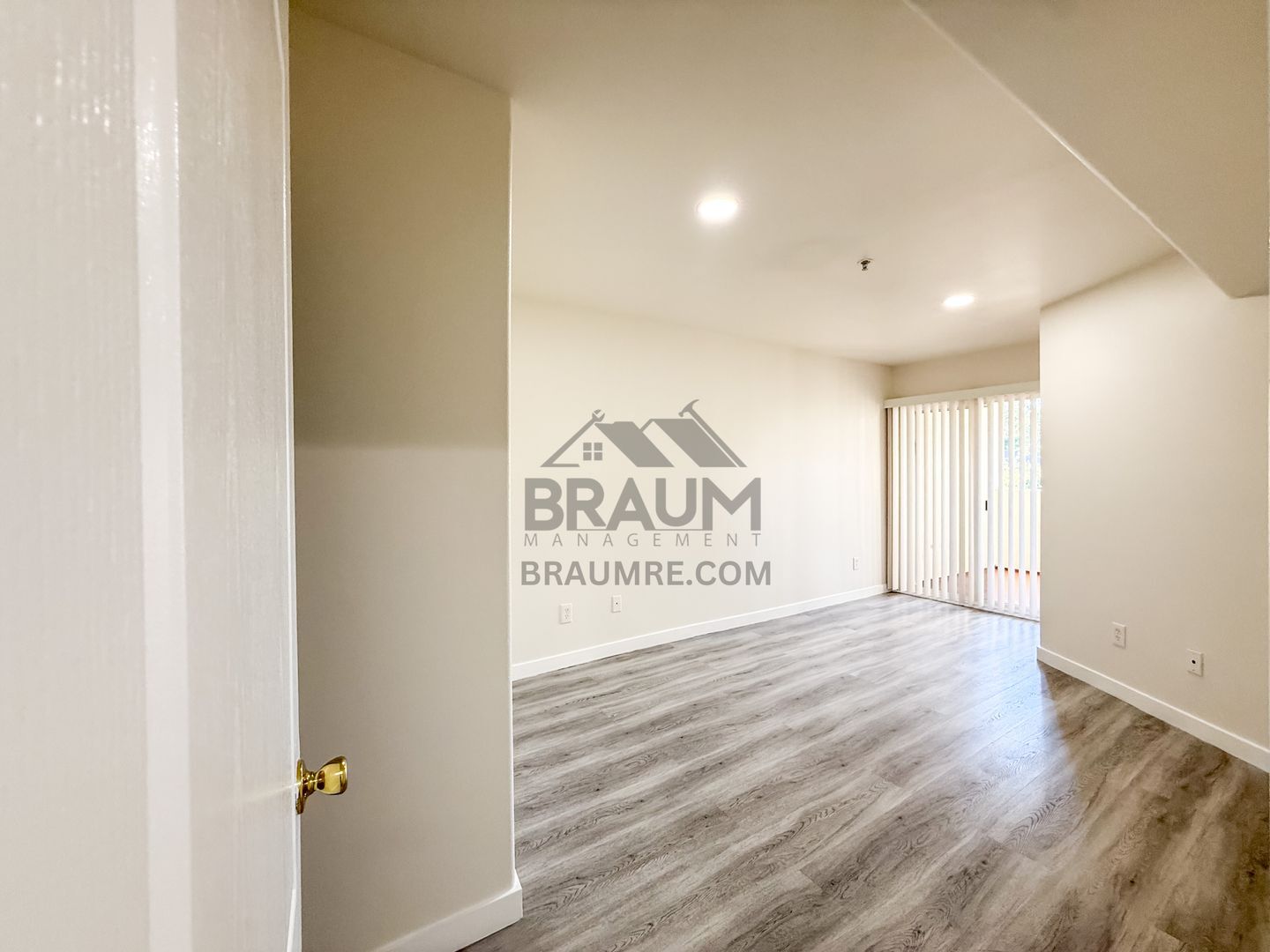 Building Photo - 7323 Winnetka Ave