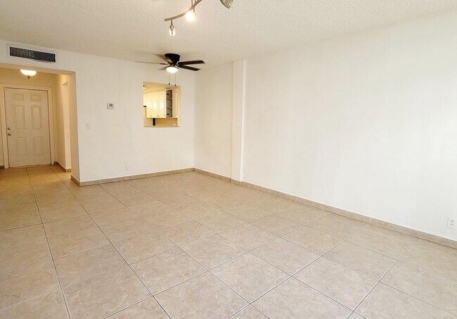 Building Photo - 1333 E Hallandale Beach Blvd