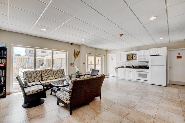 Building Photo - 133 N Pompano Beach Blvd