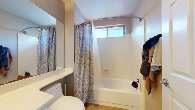 Building Photo - 490 Silvertail Pl