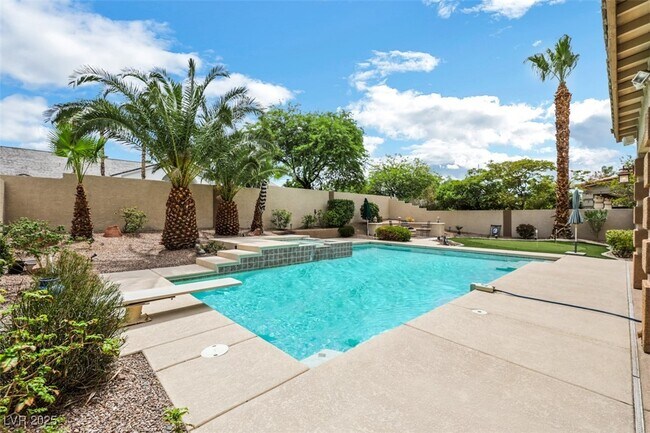 Building Photo - 1221 Fragrant Spruce Ave