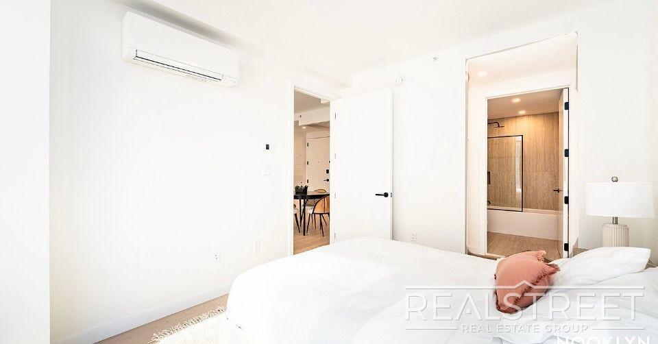 Building Photo - Schermerhorn Street