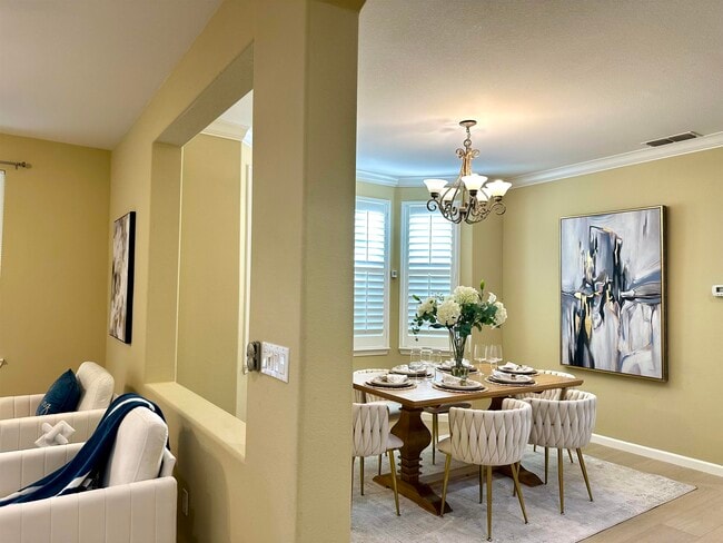 Building Photo - 372 S Caballo St