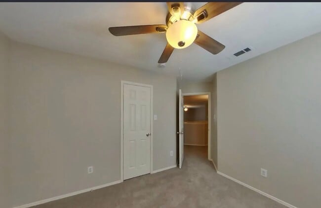 Building Photo - MOVE IN READY