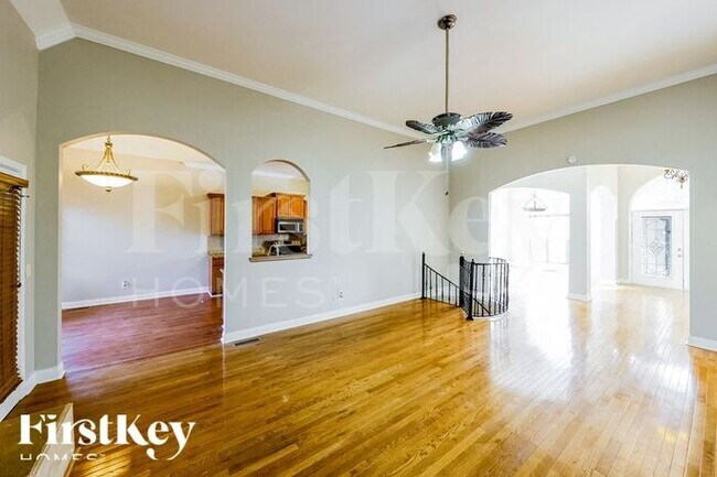 Building Photo - 8025 Brookhaven Ln