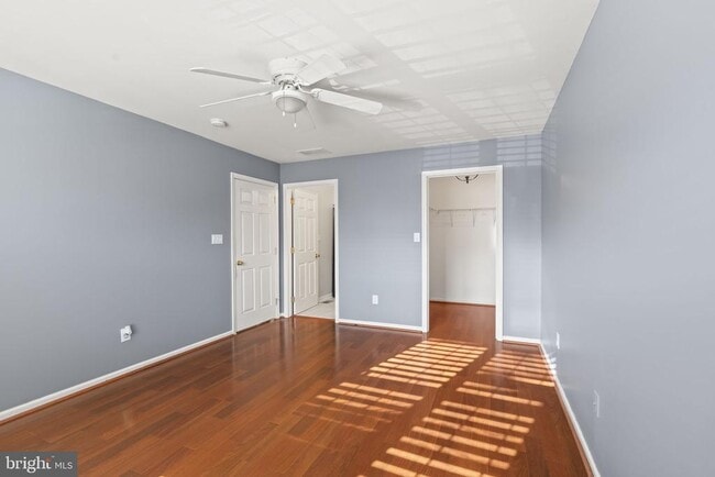 Building Photo - 4702 Grenwich Ln