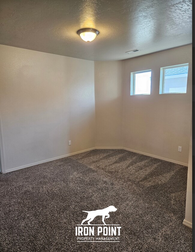 Building Photo - 1/2 off First Full Month! 3bed/2.5 bath ho...
