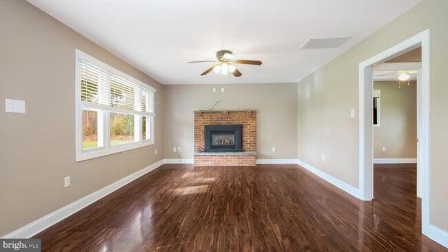 Building Photo - 1732 Creek Rd